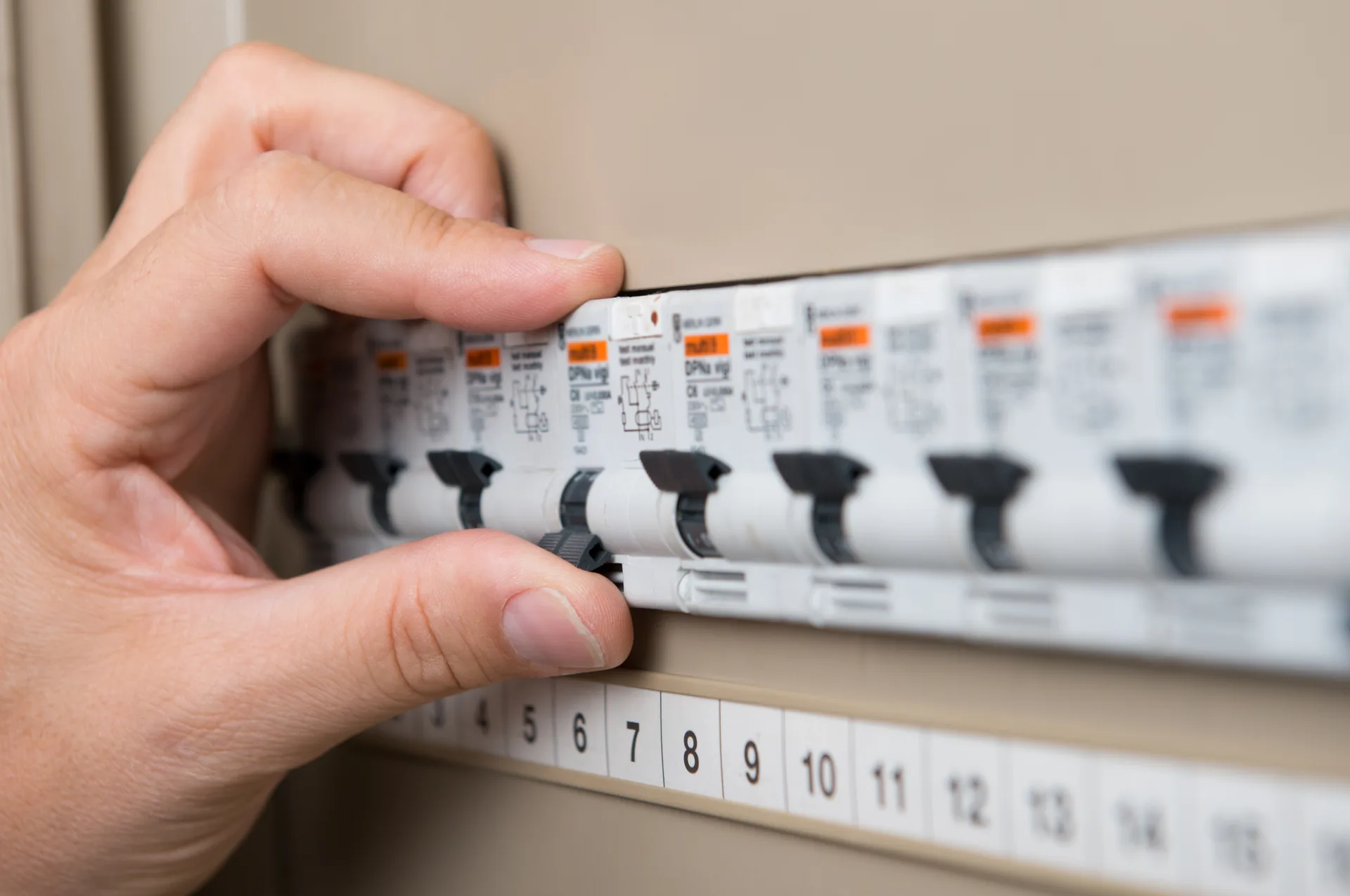 Electrician Thornton, licensed electricians serving Thornton